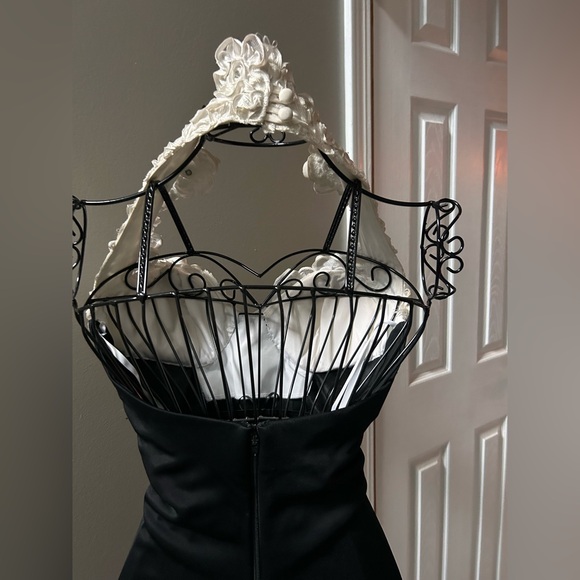 VTG Women’s 80s Elegant Black and White Halter Formal Dress. NYE Cocktail Dress - Picture 7 of 16